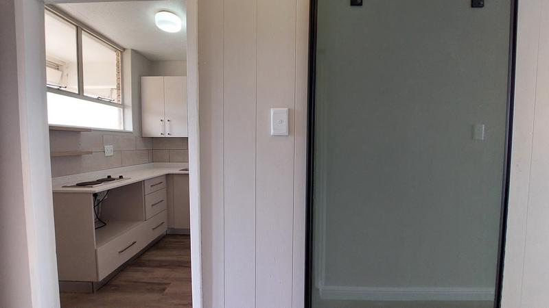 1 Bedroom Property for Sale in Loevenstein Western Cape